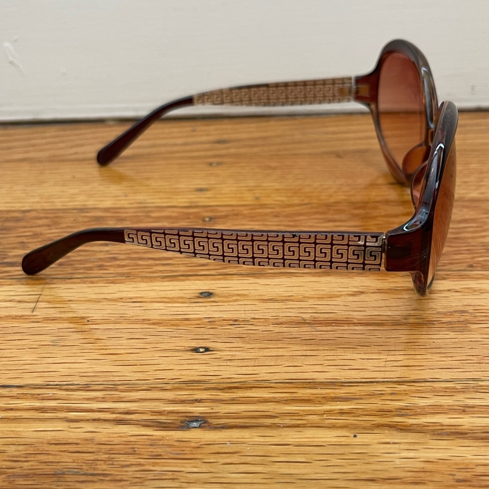 Brown Oversized Round Sunglasses with Greek Key Temple Detail - Picture 4 of 5
